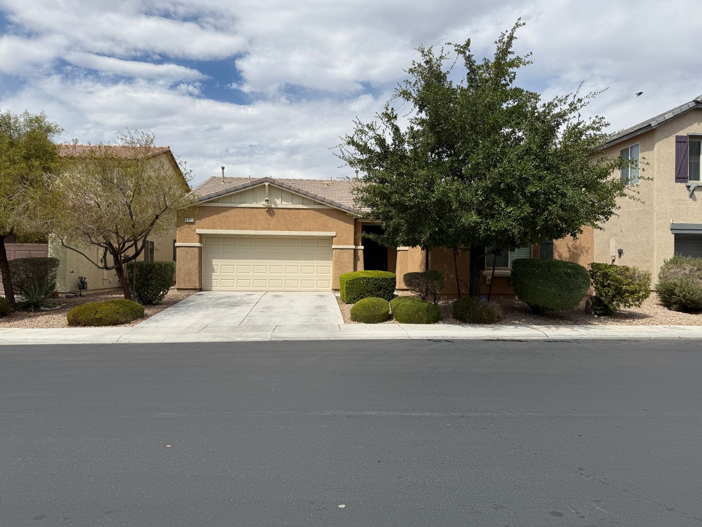 North Las Vegas House: 6721 Chambers Lake Court