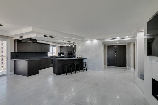 Elevated Penthouse Living with Private Terrace & Resort-Style Amenities – photo 1