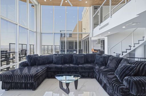 Luxury Penthouse Retreat with Private Pool, Sauna & Strip Views – photo 1