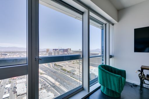 Luxury Furnished 2 Bed, 2 Bath Residence at The Martin with Strip & Mountain Views – photo 1