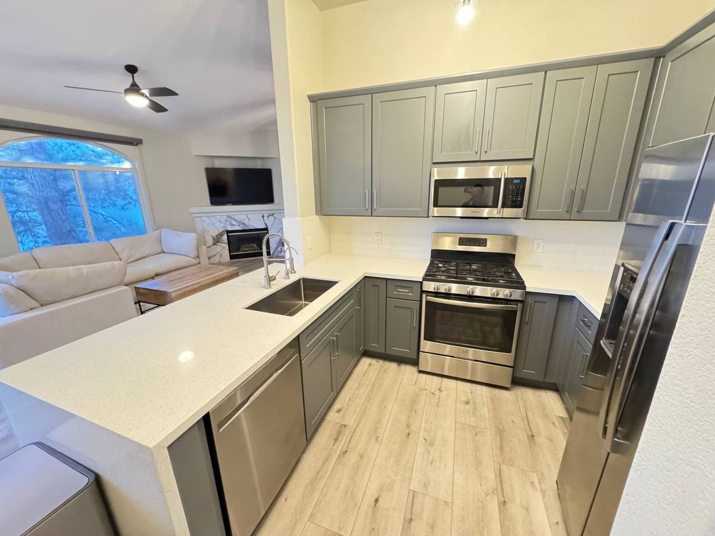 Henderson House: 700 Carnegie St