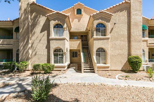 * MOVE IN SPECIAL AVAILABLE *Charming First-Floor Condo with Resort-Style Amenities – photo 1