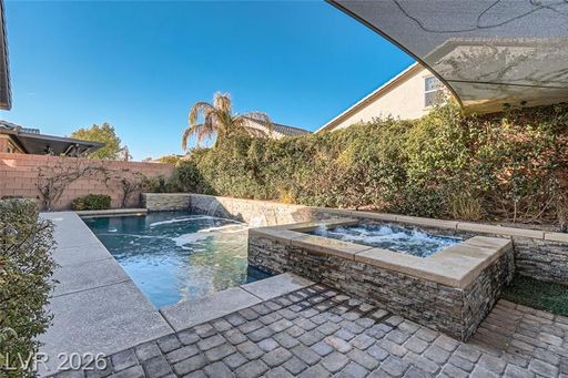 Executive Furnished Pool Home – photo 1