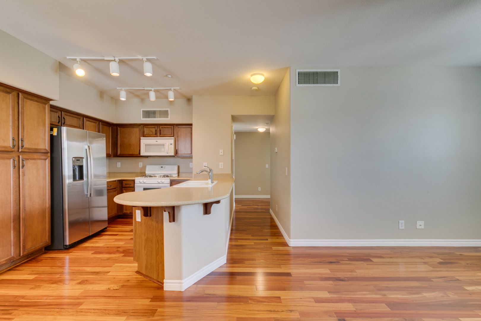 Henderson House: 50 Aura De Blanco St
