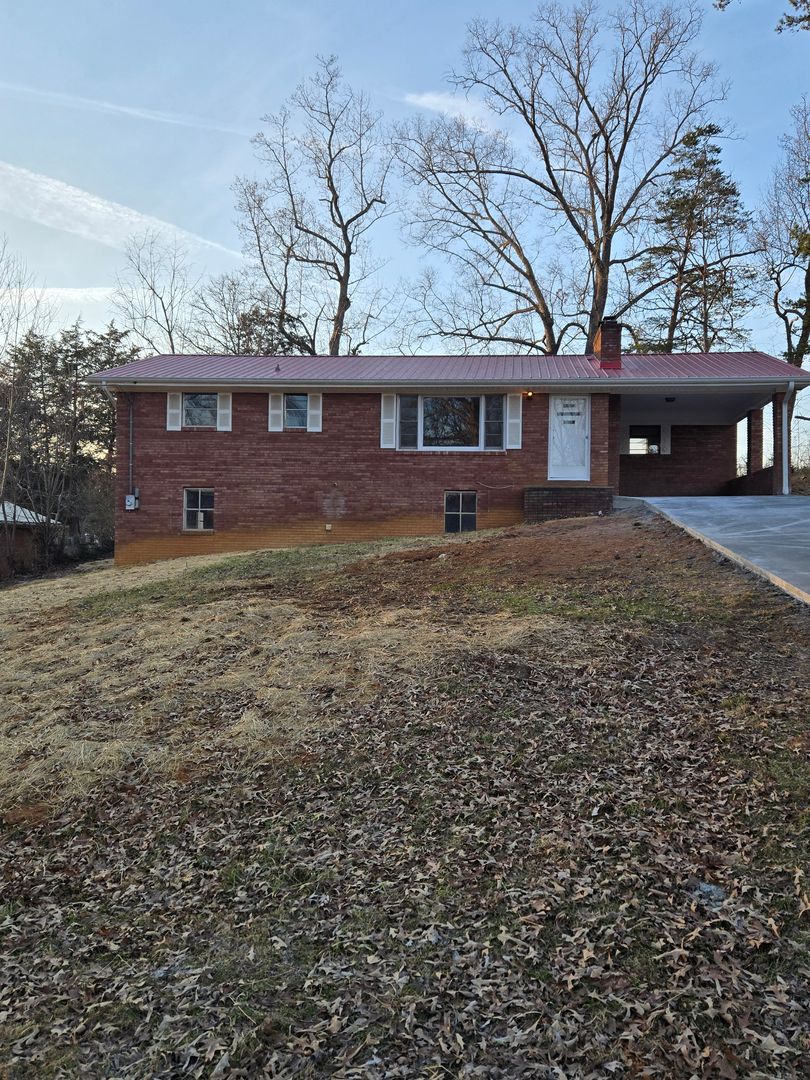 Greeneville House: 375 Fairfield Drive