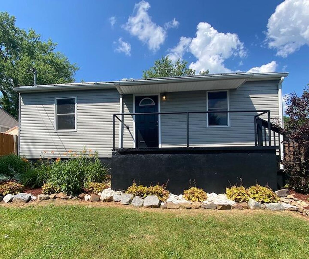 Johnson City House: 1228 Indian Ridge Rd