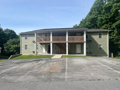 2 bedroom 1 bath one level- located in Elizabethton - Bottom unit, no stairs!