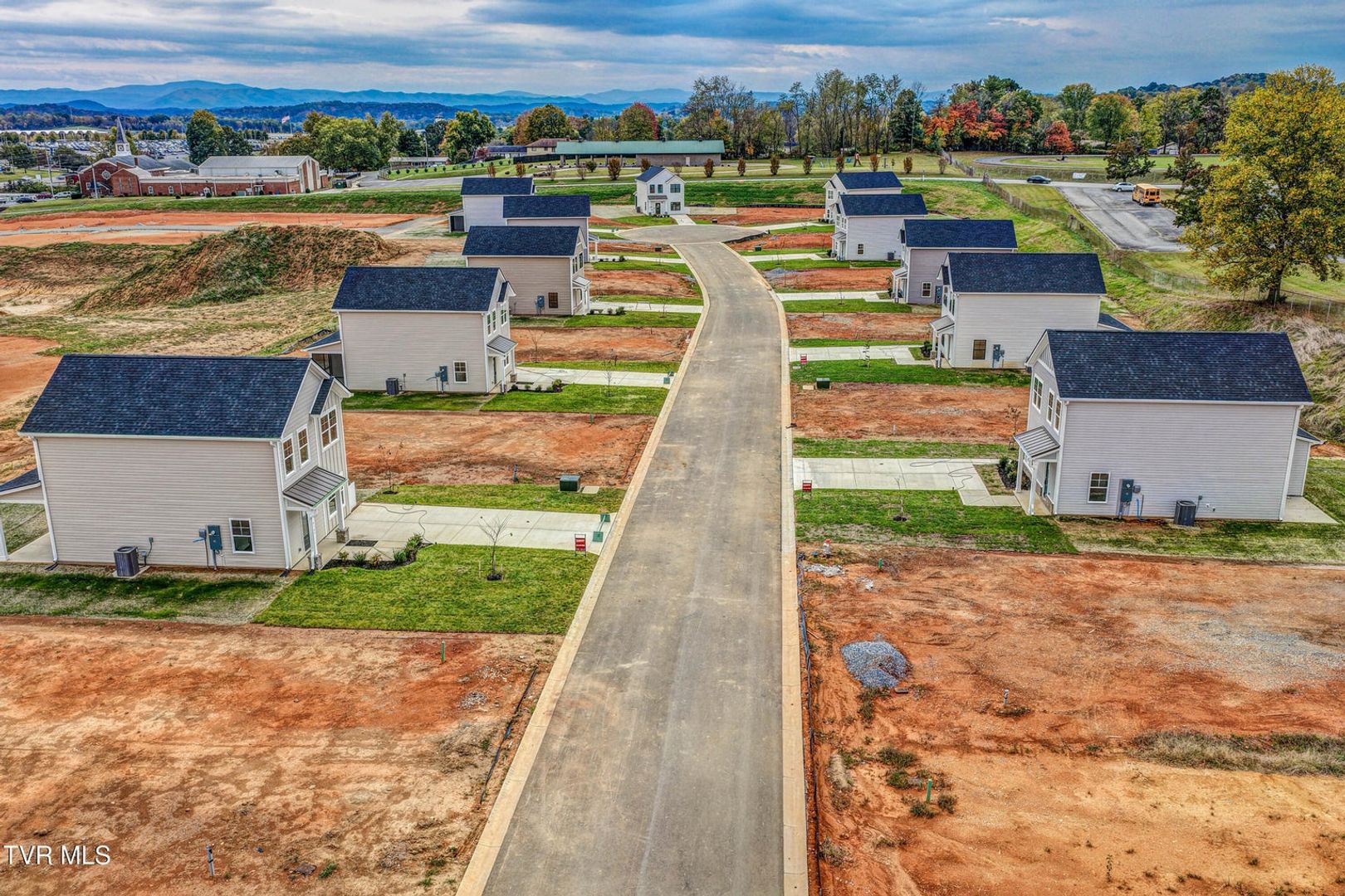 Blountville House: 4165 Gambrel Oaks St