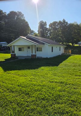 3/1 renovated home on large lot in the country