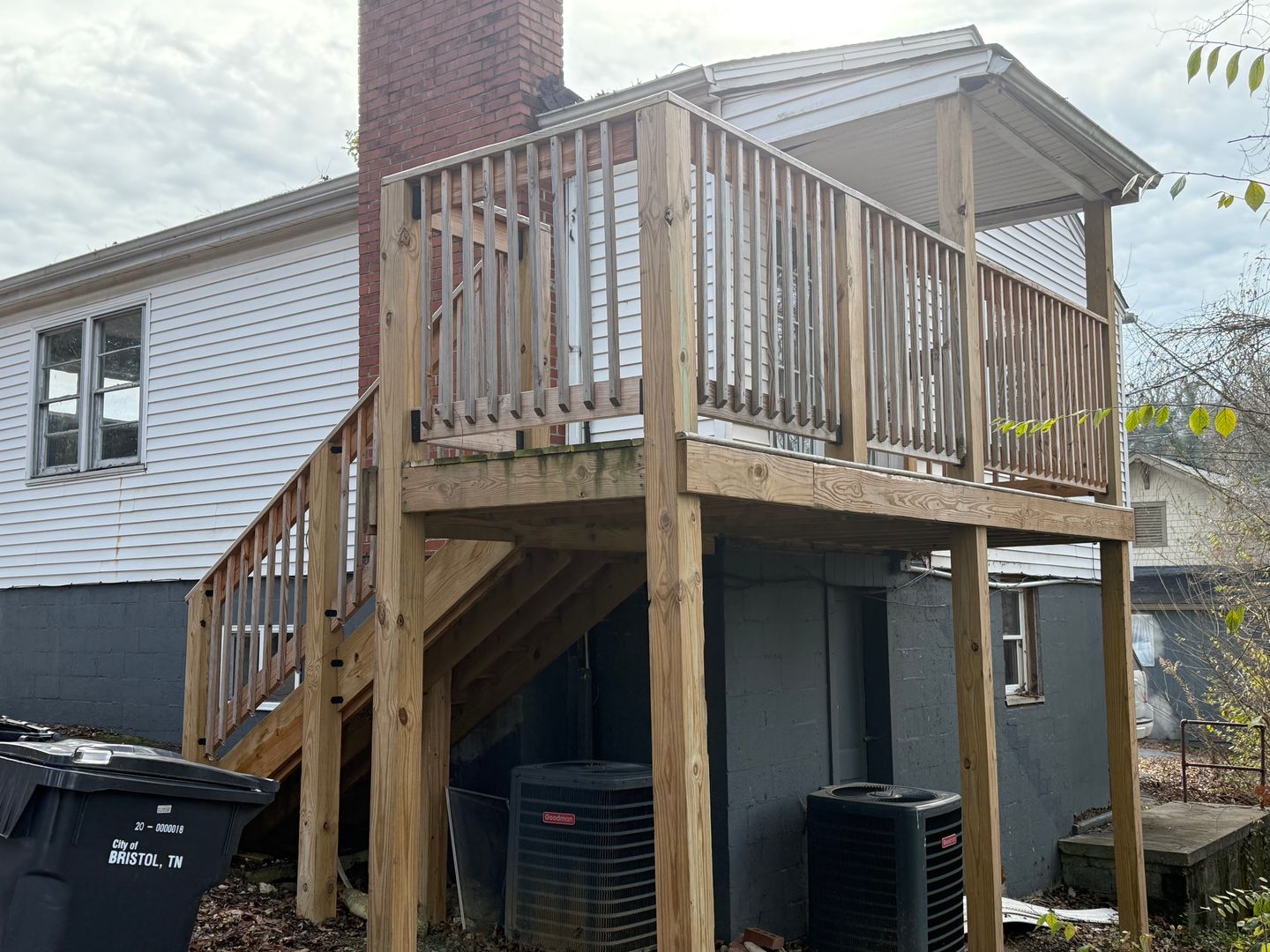 Bristol Apartment: 221 Taylor St.