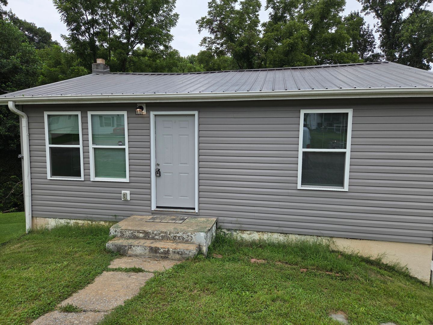 Kingsport House: 1744 Granby Rd