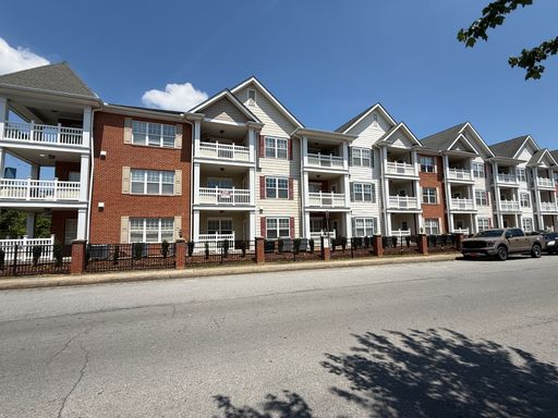 Immaculate 3/2bath one level unit- ETSU Campus- Water, Internet and Trash included! – photo 1