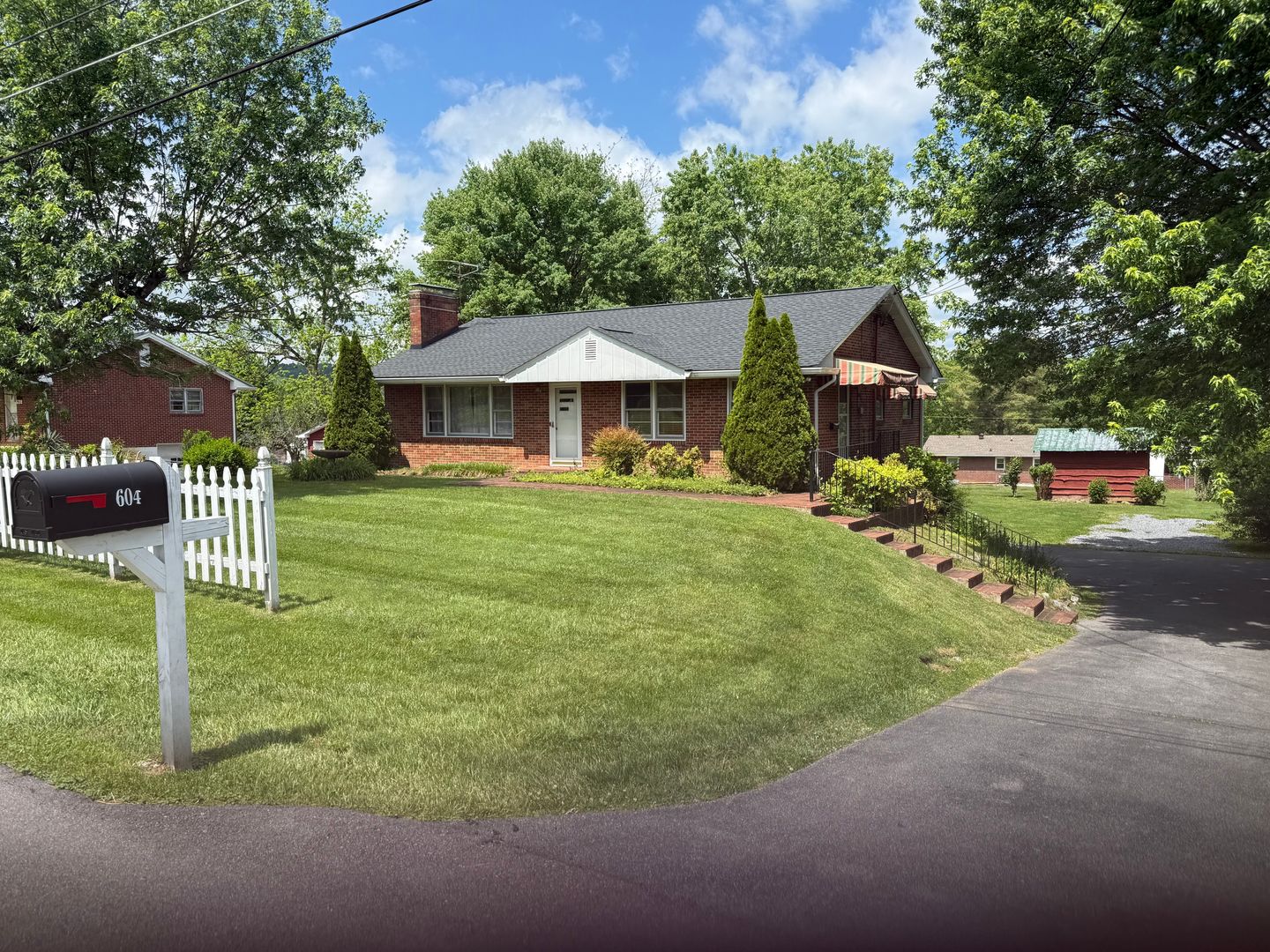Johnson City House: 604 Ridgeview Dr.