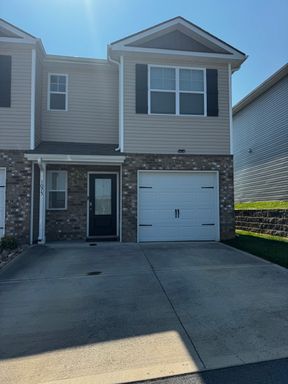Like New Townhome in Prime Location – photo 1