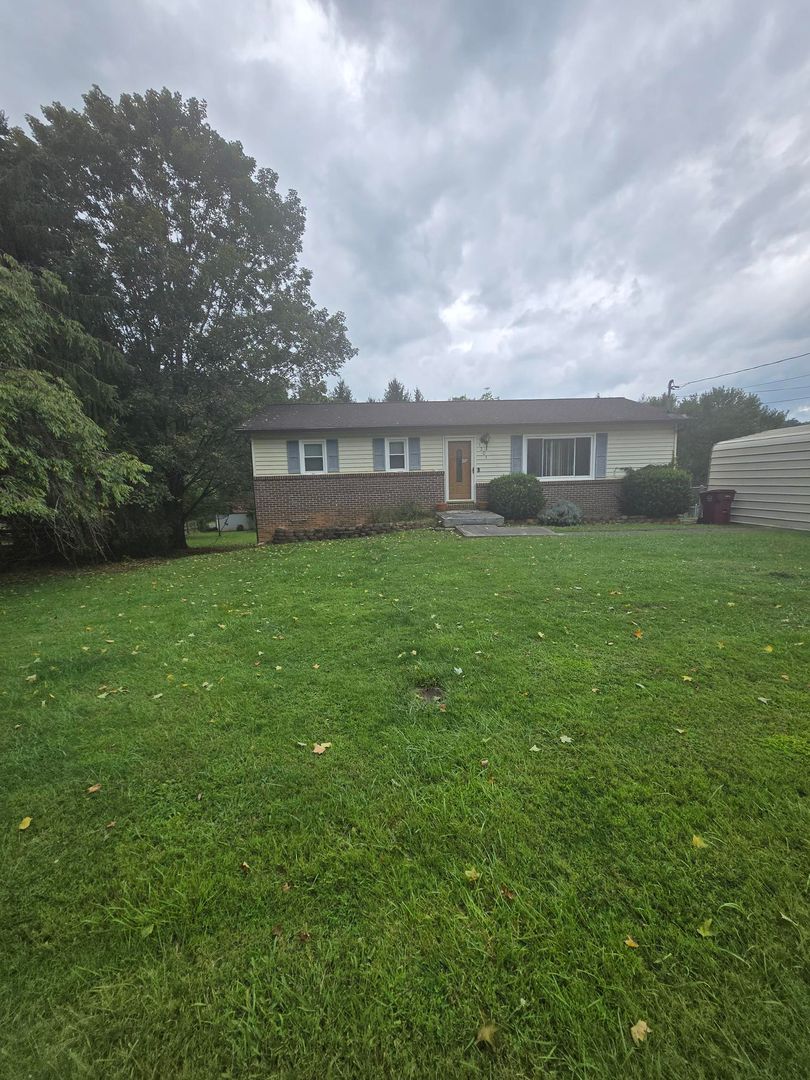 Johnson City House: 1301 Cobble Stone Court