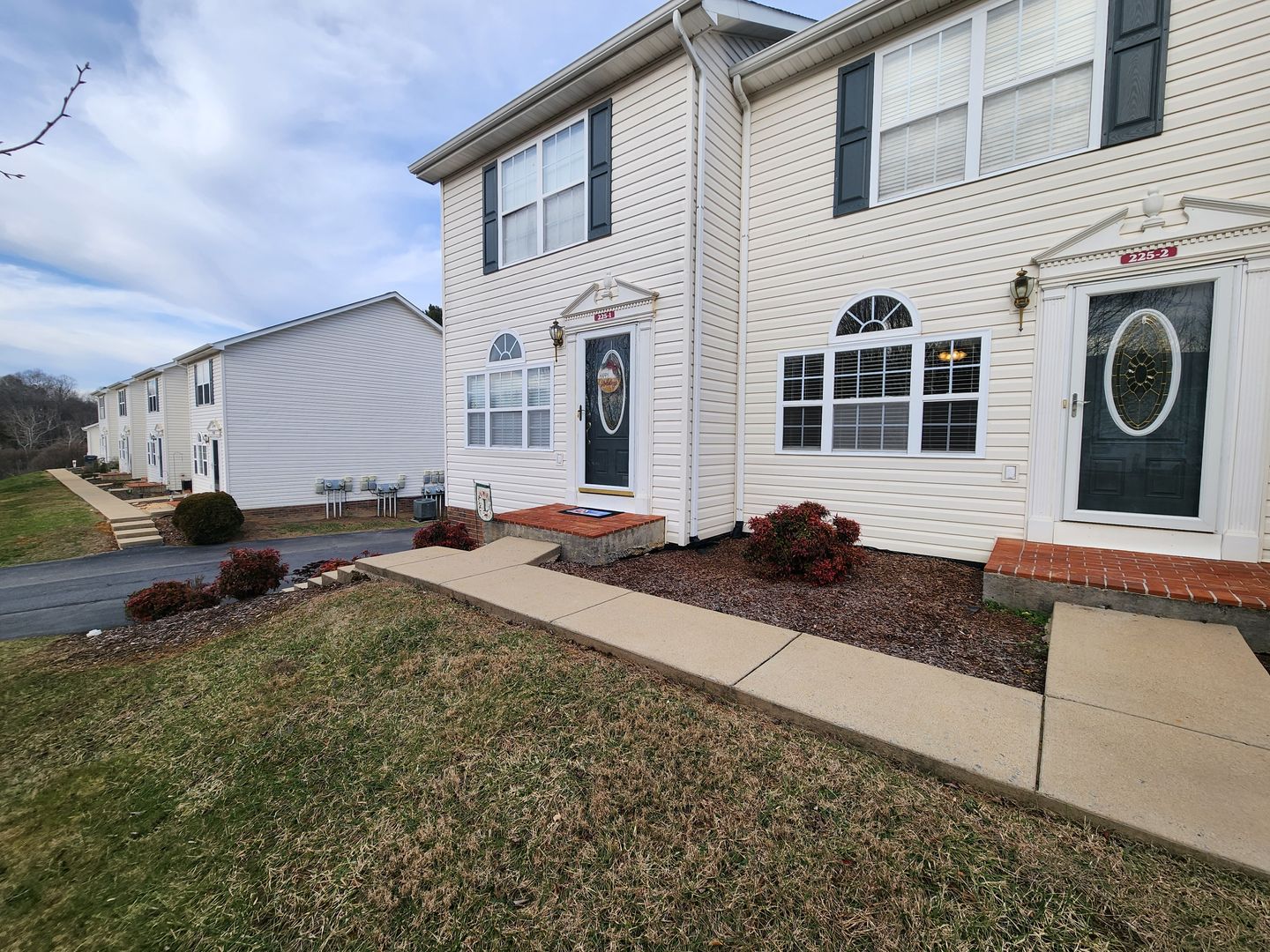 Bristol House: 225 Amanda Ln