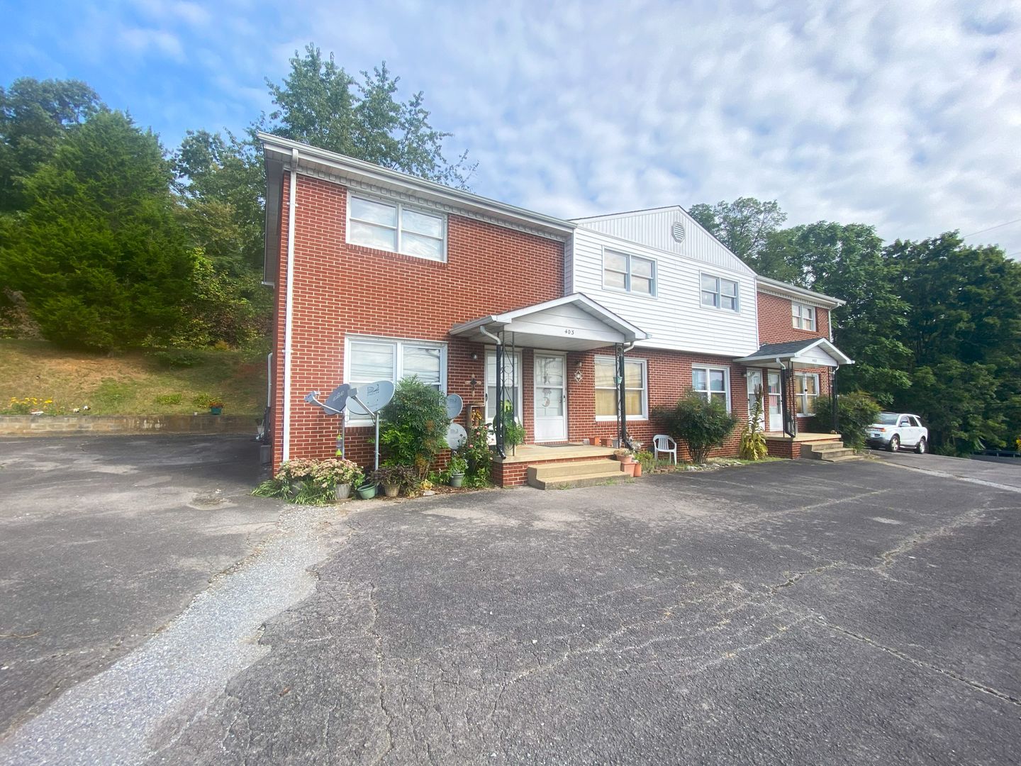 Church Hill Apartment: 403 East Main Blvd