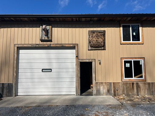 Residential and /office space (Garage area side) located in Limestone Cove!