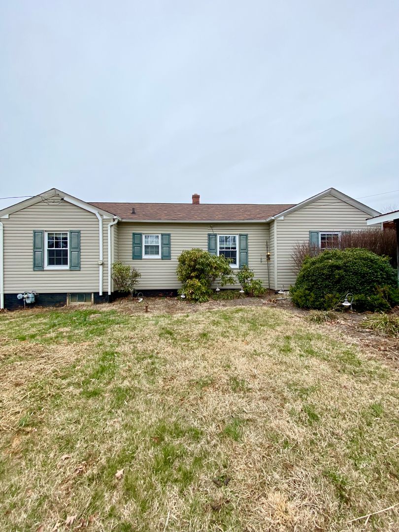 Johnson City House: 131 Highland Dr