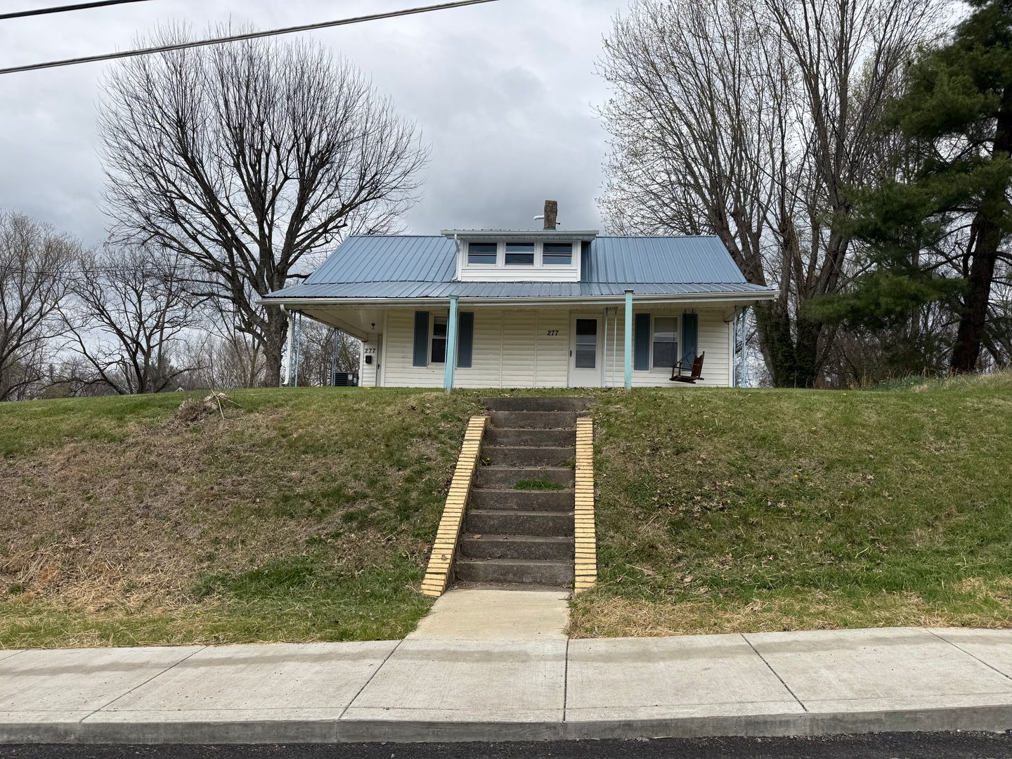 Jonesborough House: 277 E. Main St
