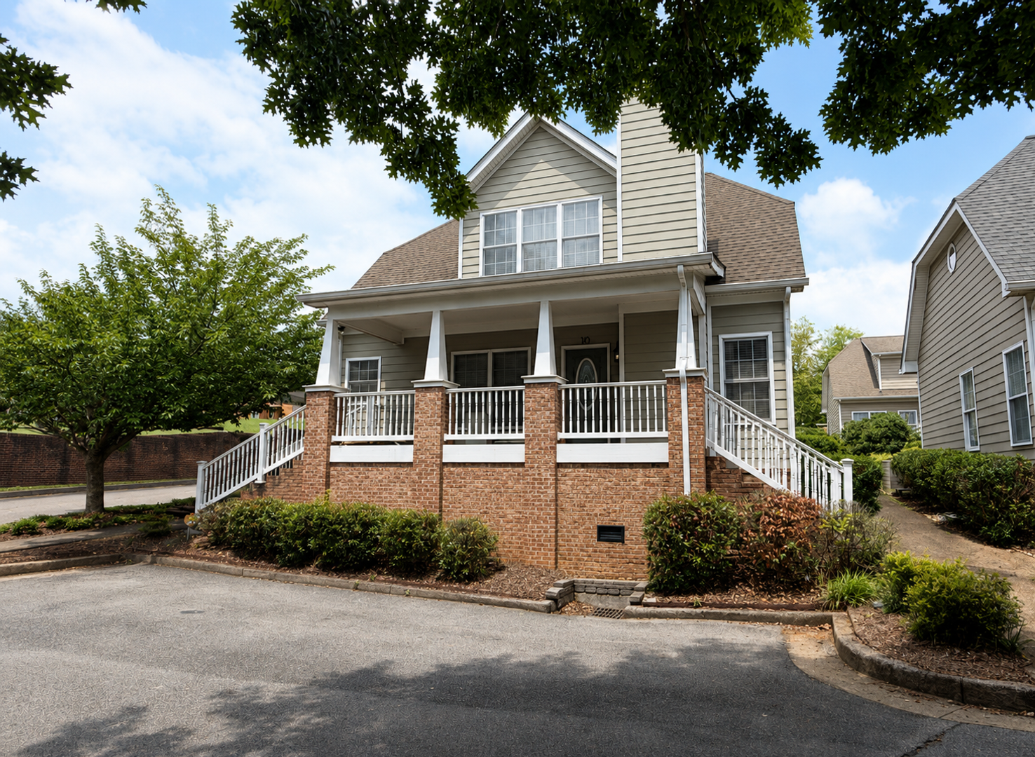 Johnson City House: 10 Charleston Court