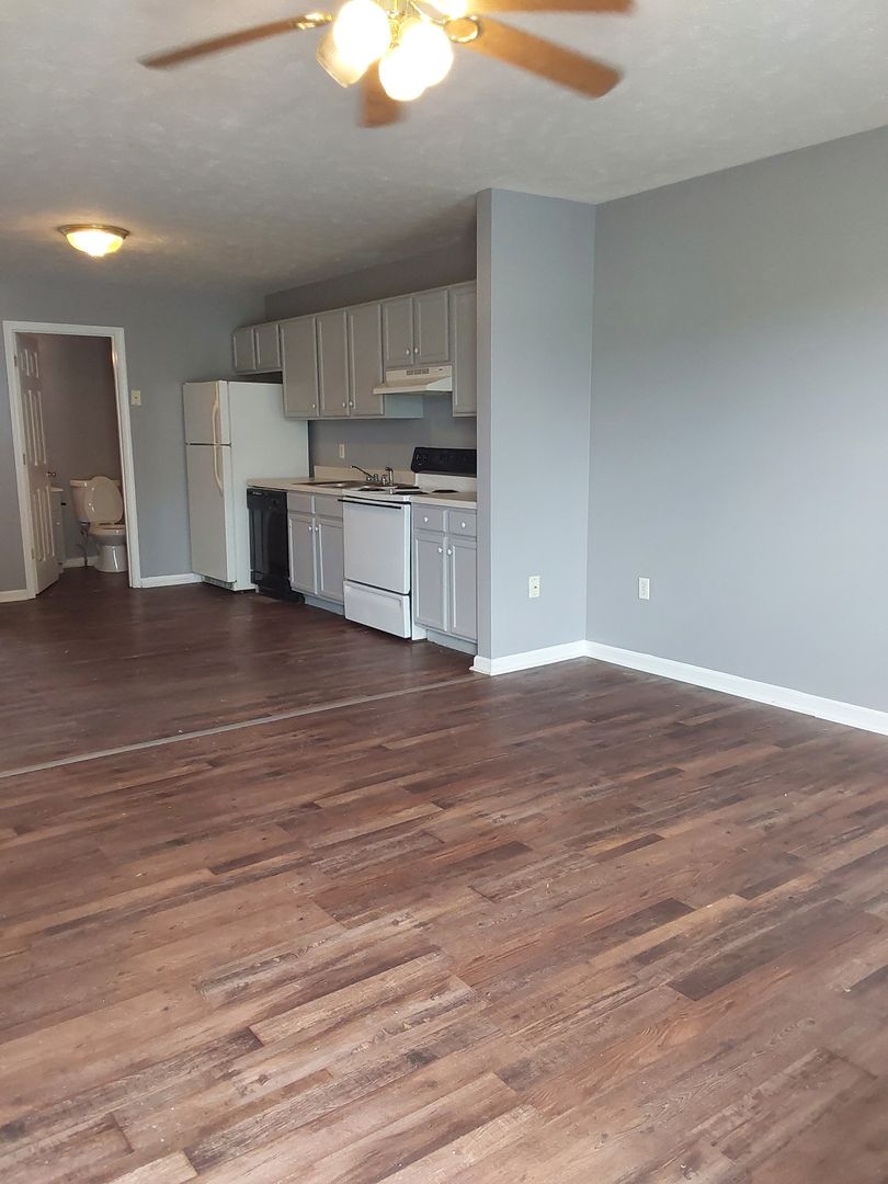 Seymour Apartment: 11735 Chapman HWY
