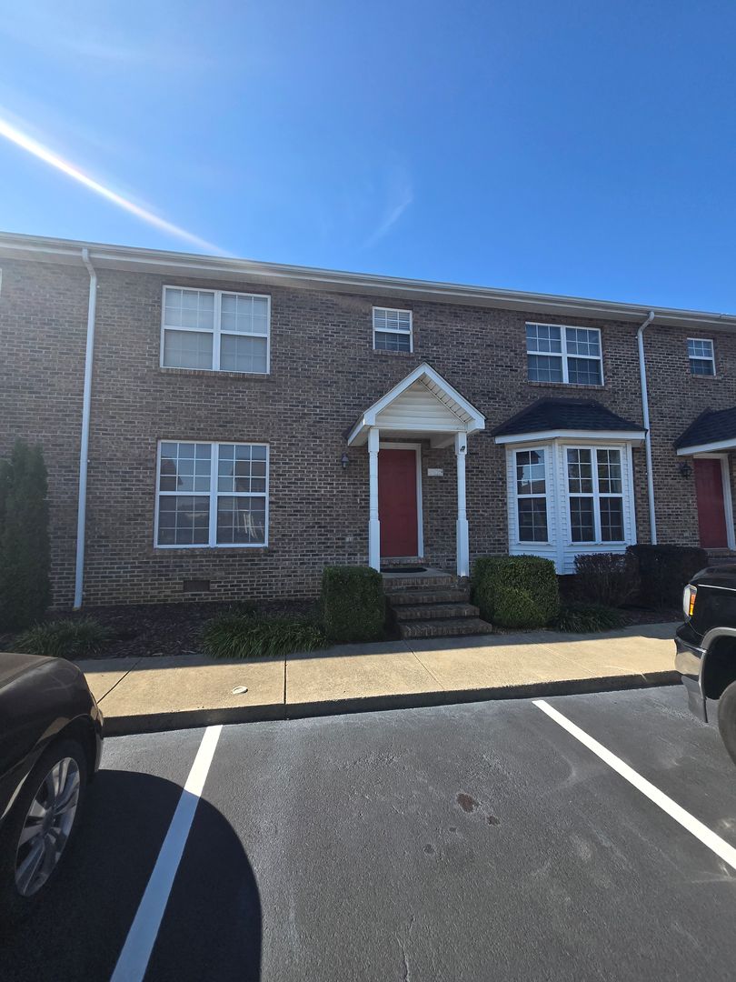 Johnson City House: 305 Waterford Court