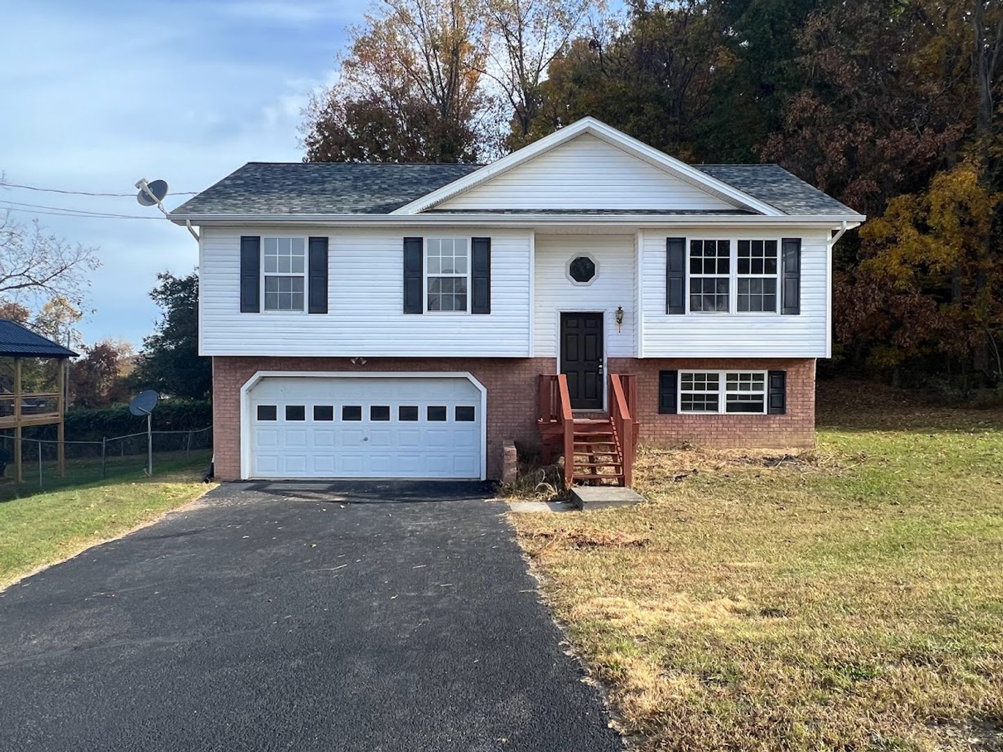 Jonesborough House: 129 Meadowlark Dr.