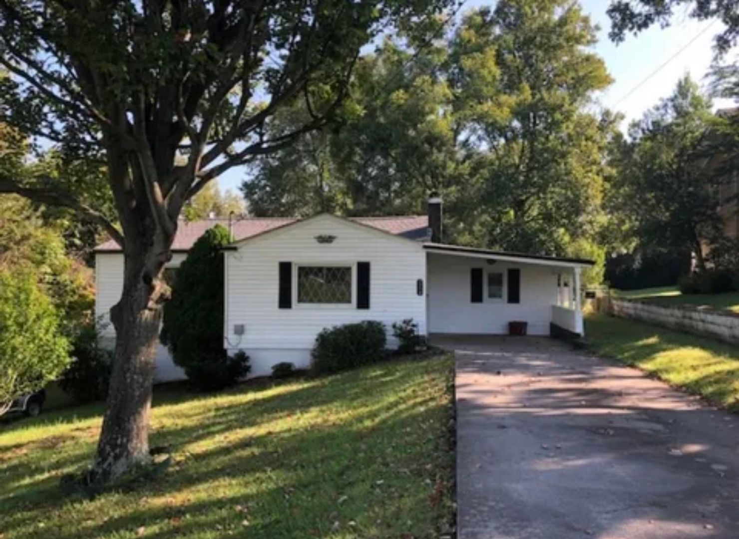 Johnson City House: 2704 Redbud St