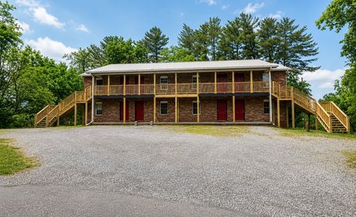 1 bedroom, 1 bath upstairs apartment