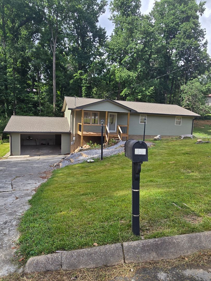 Elizabethton House: 108 Potomac Circle