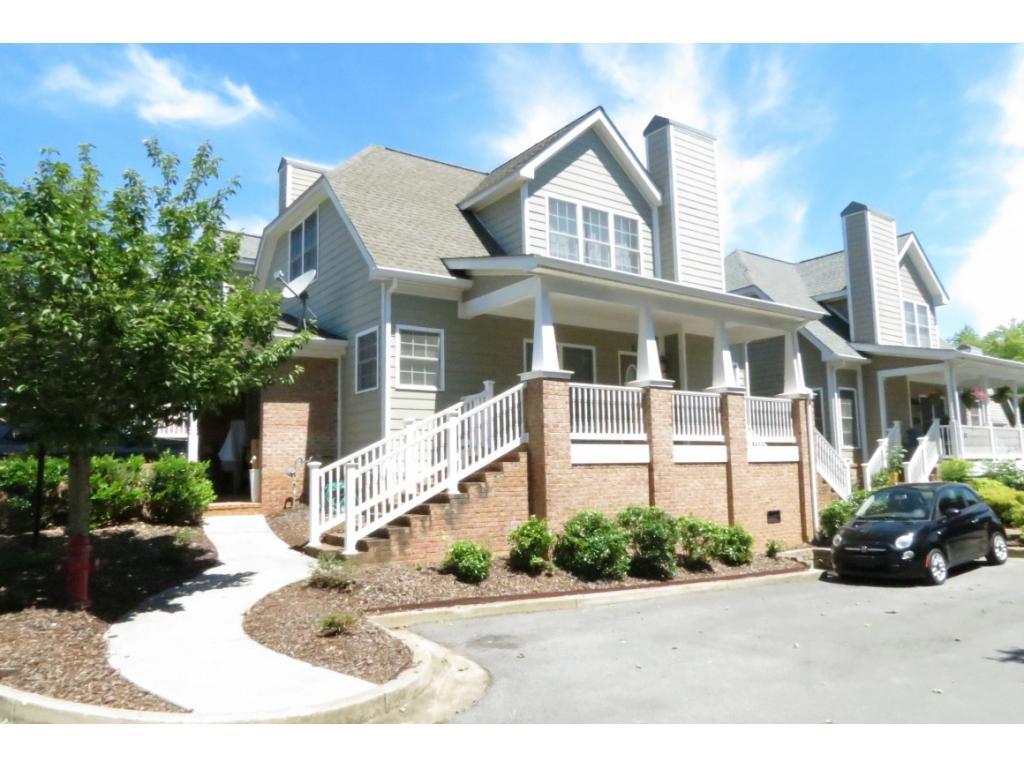 Johnson City House: 10 Charleston Court