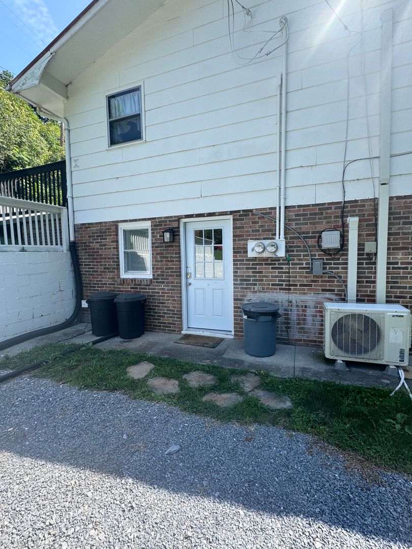 Elizabethton Apartment: 280 Chambers Drive