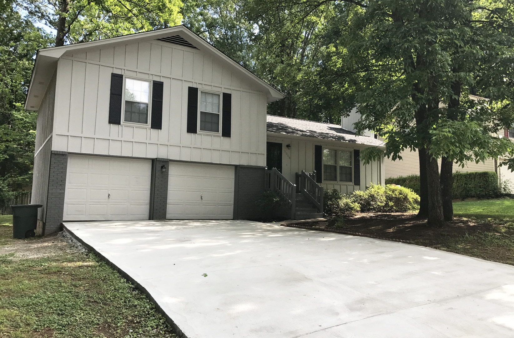 Huntsville House: 1008 Antietam Rd