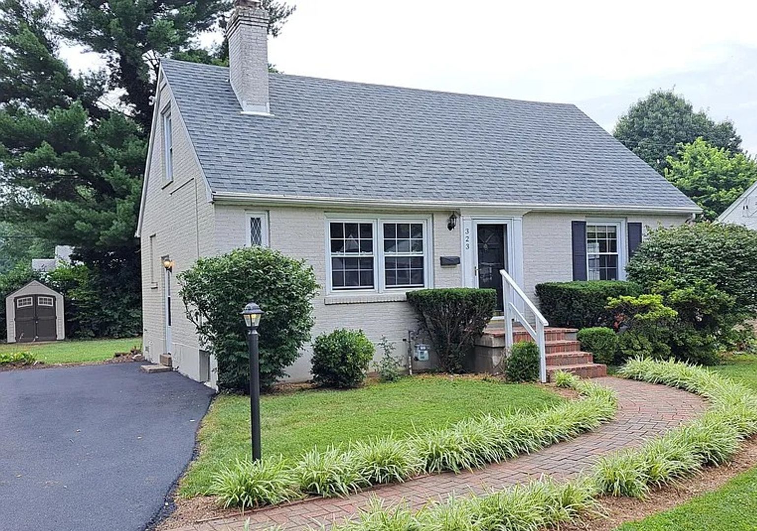 Saint Matthews House: 323 Monohan Dr