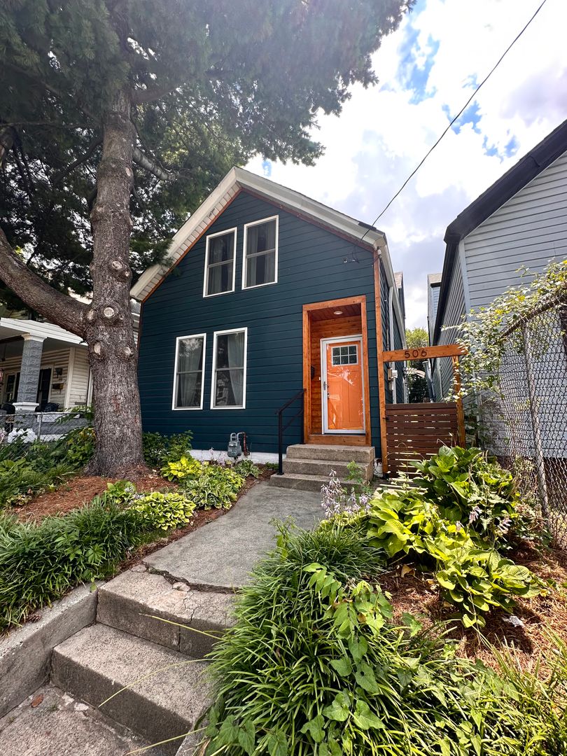 Louisville House: 506 E Ormsby Ave