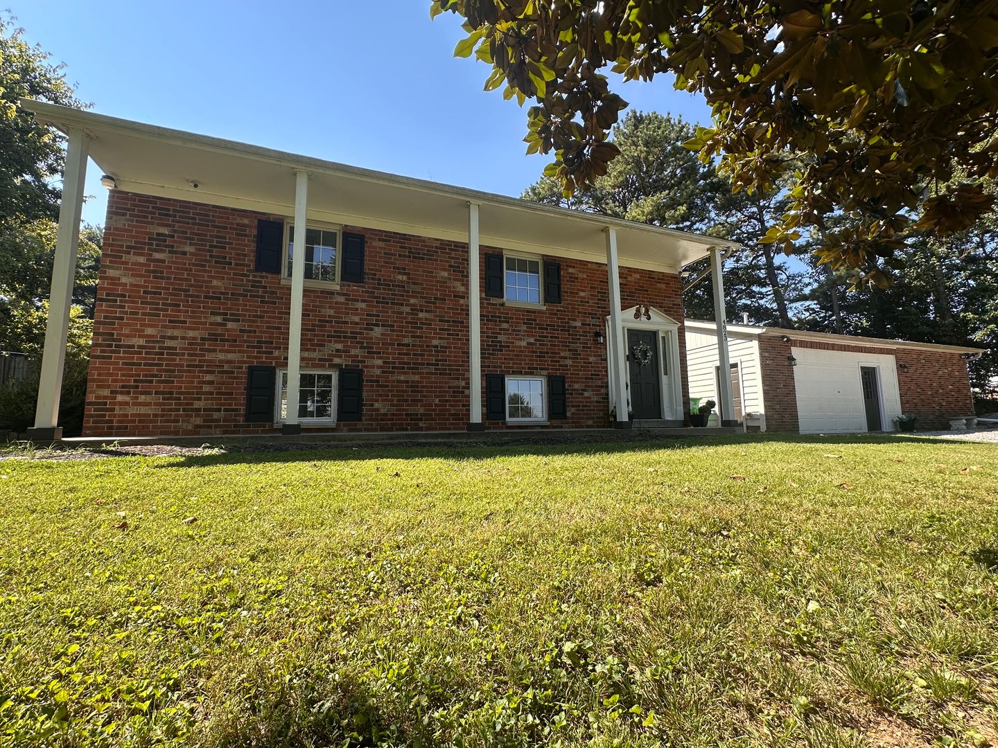 Utica House: 4823 Salem Noble Rd