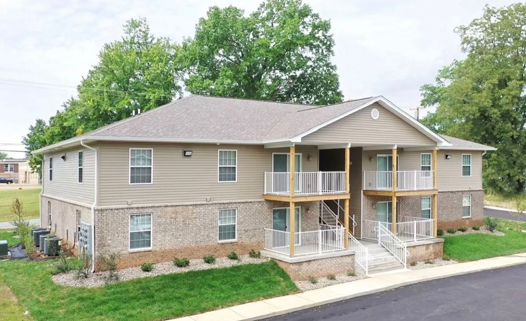 Louisville Apartment: 3305 Silverthorn Ln Apt 101