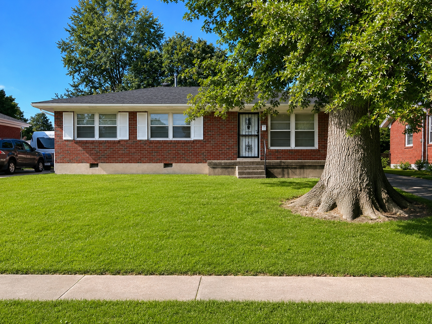 Louisville House: 6207 Middlerose Circle
