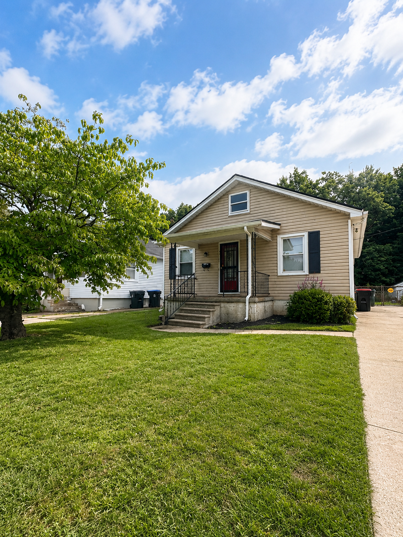 Louisville House: 3028 University Road