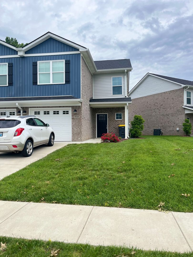 Louisville Apartment: 6101-6127 Goalby Dr