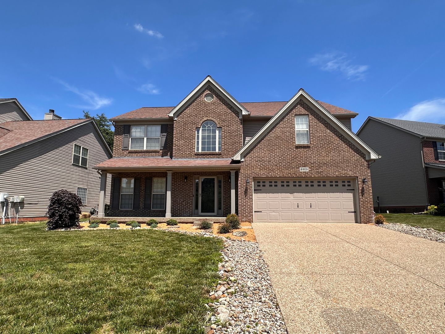 Louisville House: 8909 Gentlewind Way
