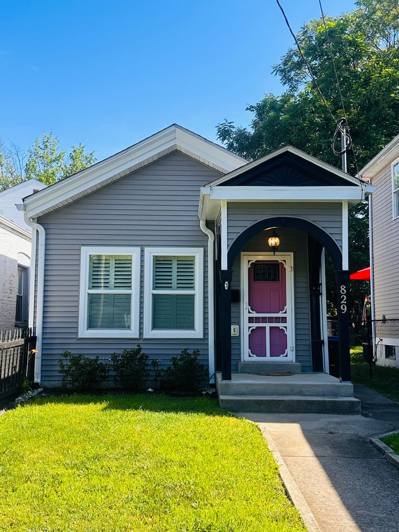 Louisville House: 829 E Chestnut St