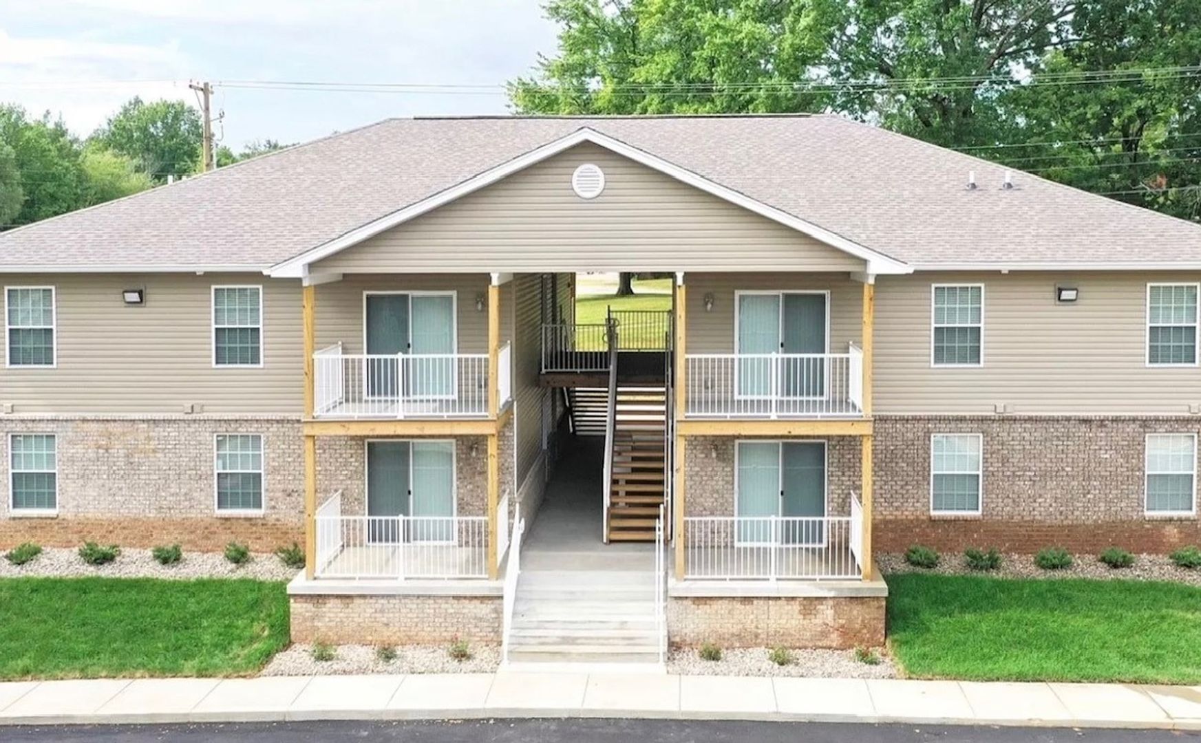Louisville Apartment: 3301 Silverthorn Ln Apt 201