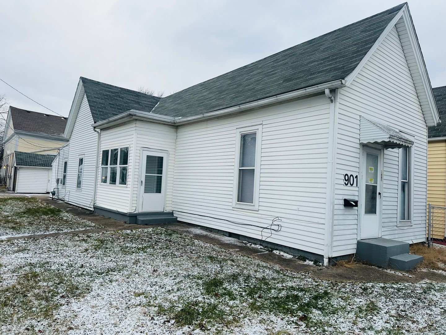 New Albany House: 901 East Oak Street