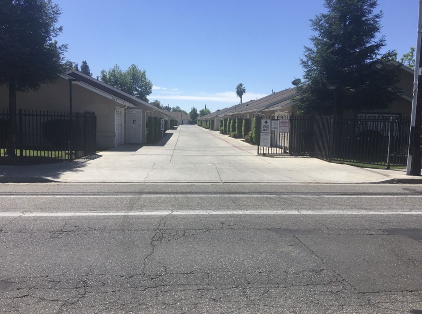 FRESNO Apartment: 941 W DAKOTA AVE