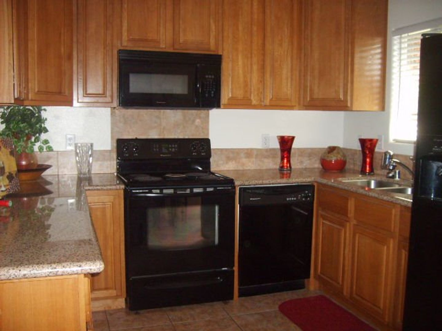 FRESNO Apartment: 941 W DAKOTA AVE