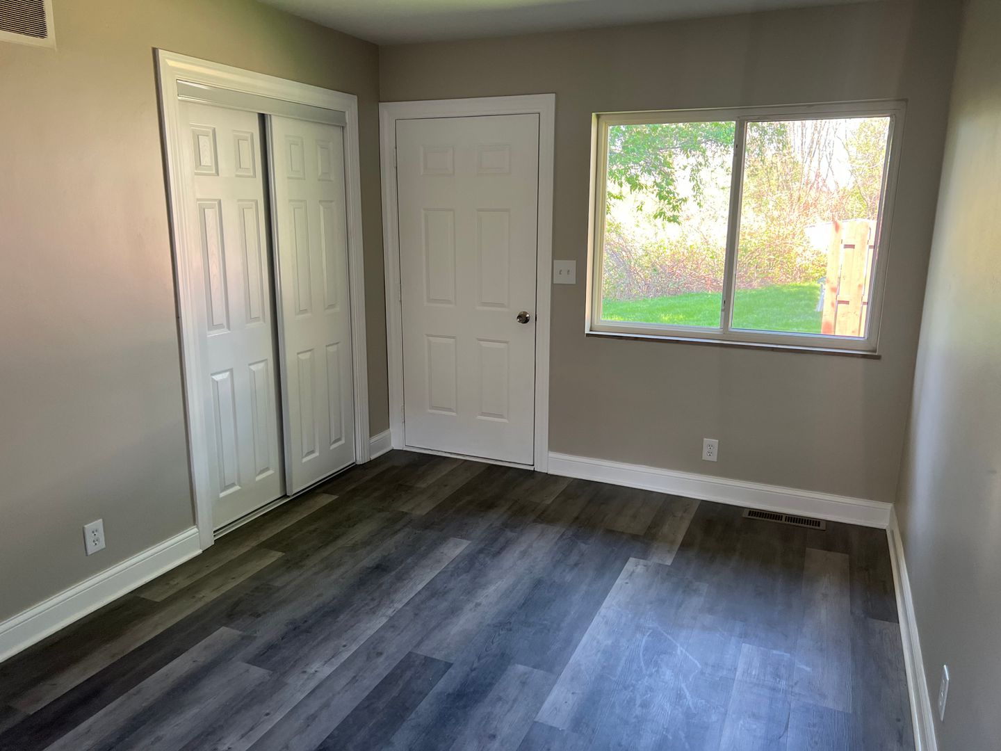 Akron Apartment: 1998 Adelaide Blvd.