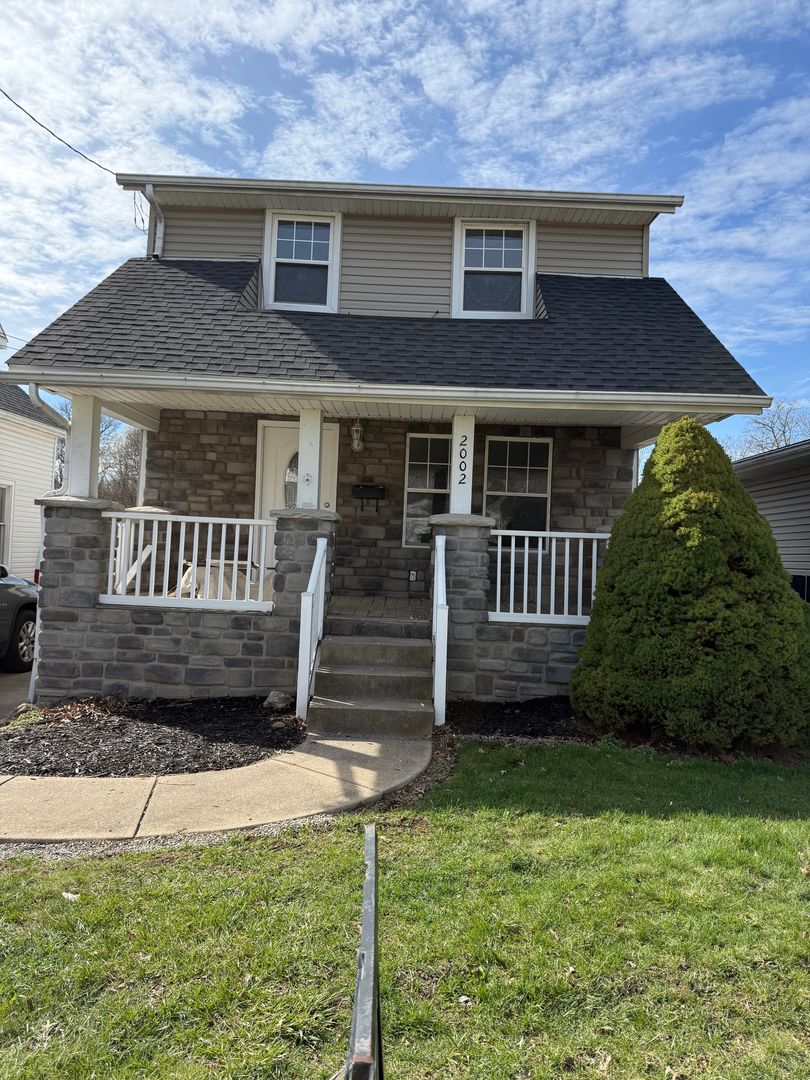 Akron House: 2002 Cramer Ave