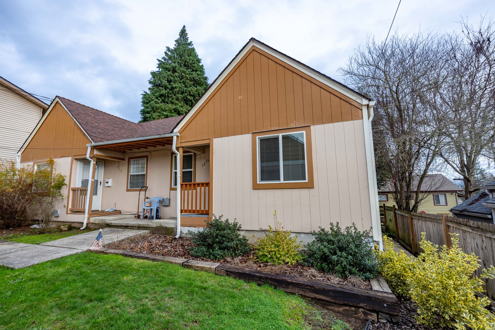 Camas Townhome: 1316 Division St